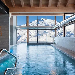 hotel-lours-blanc-saint-martin-de-belleville.hotels-rhonealpes.com/
